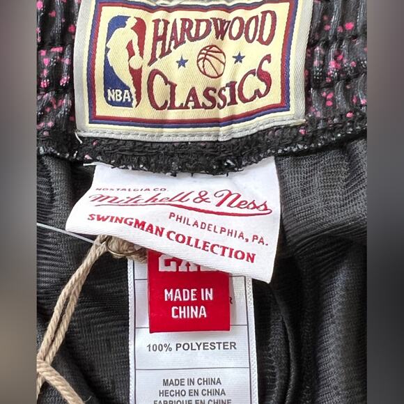 Mitchell & Ness Miami Heat Re-Take Gradient Spray Paint Swingman Shorts SIZE XXL - Picture 7 of 7